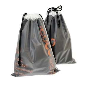 Bolsa con cordón respetuosa con el medio ambiente, bolsas de embalaje de plástico esmerilado <span class=keywords><strong>para</strong></span> <span class=keywords><strong>ropa</strong></span> y zapatos, bolsas de embalaje con cordón de plástico - Product Image 1