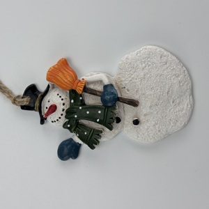 Adorno Colgante de Resina Hecho a Mano de Alta Calidad con Forma de Muñeco de Nieve, Decoración Exquisita para Árbol de Navidad, Estilo Encantador - Product Image 4