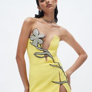 Nouveaux Modèles 2025 – Robe Bandage Épaules Dénudées Fendue Sans Manches Jaune à Fleurs et Strass Mini pour Femme - Product Image 4