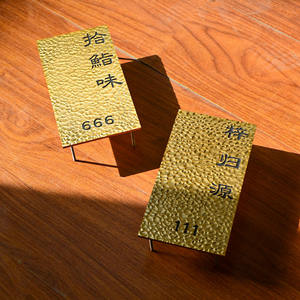 Letrero de puerta, diseño de textura empotrada, letrero publicitario de letrero de metal dorado, personalización de letrero de empresa - Product Image 4