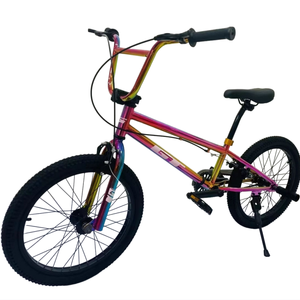 高パフォーマンスレインボーbmxでスリル満点のライディングとスタントを。