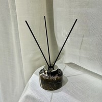Diffuseur de parfum en marbre élégant et luxueux avec logo personnalisé STONEKOCC, décoration aromatique moderne pour la maison