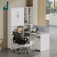 Bureau de direction moderne en bois avec écran de séparation et armoire haute, ensemble bureau et chaise pour documents