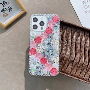 17Pro Max Women's Full Diamond Rose <span class=keywords><strong>para</strong></span> <span class=keywords><strong>iPhone</strong></span> 15 Funda de silicona creativa y personalizada <span class=keywords><strong>para</strong></span> <span class=keywords><strong>iPhone</strong></span> 14 y 13 hecha de TPU - Product Image 6