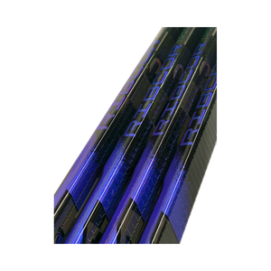 Bâton de <span class=keywords><strong>hockey</strong></span> sur glace pour joueurs de niveau junior et senior, 100% carbone léger et durable, point de flexion mi-long - Product Image 1