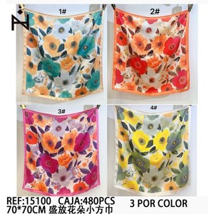 Fazzoletto quadrato mini floreale 70x70 cm, sciarpa stampata per donna, accessorio moda - Product Image 3