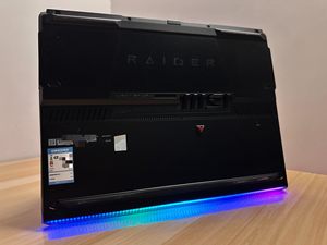 Ordinateur portable MSI Titan GE78HX i9-14900HX RTX4090 240hz écran 2.5K, état neuf à 95% - Product Image 4