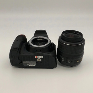 กล้อง DSLR ราคาประหยัด Nikon D5300 พร้อมเลนส์ 18-55 มม. ความละเอียด 24.25MP ถ่ายวิดีโอ 1080p เหมาะสำหรับการสร้างเนื้อหาแบบ Vlogging - Product Image 1