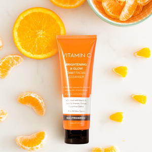 Neutriherbs - <span class=keywords><strong>Limpiador</strong></span> <span class=keywords><strong>Facial</strong></span> Suave con Etiqueta Privada, Fórmula <span class=keywords><strong>No</strong></span> Resecante, Control de Grasa, Té Verde y Vitamina C - Product Image 1