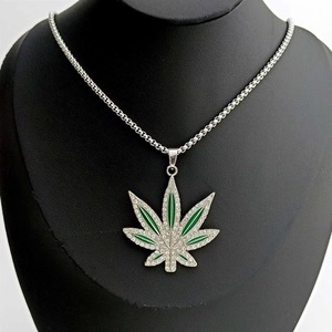 Vente chaude en acier inoxydable Hip Hop pendentif collier pour hommes nouveau Design avec <span class=keywords><strong>feuilles</strong></span> d'érable et diamants pour cadeau ou fiançailles - Product Image 3