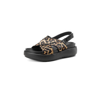 Sandalias de mujer con plataforma de color liso, correa cruzada en el tobillo, punta redonda, sin cordones, con estampado de leopardo y tacón medio. - Product Image 2