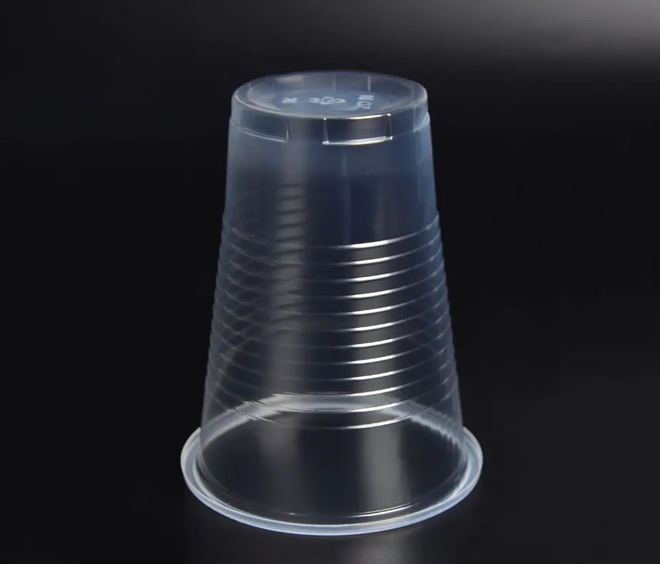 Vaso de plástico desechable de 7 onzas con un diámetro de 62 y un peso de 1,4 g/taza. El fabricante suministra directamente tazas transparentes