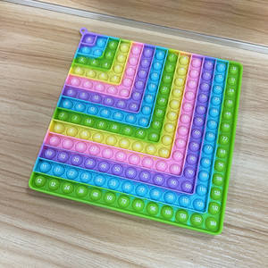 Jouets éducatifs <span class=keywords><strong>Montessori</strong></span> pour l'apprentissage des mathématiques, jouet ergonomique à bulles numérotées carrées de 100 bulles pour une utilisation confortable - Product Image 5