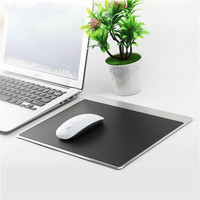 Tapis de Souris Ergonomique Bicolore en Aluminium et Résine Métallique pour PC Portable – Offre Spéciale