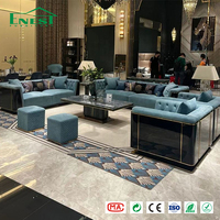 Ensemble de canapés de luxe traditionnels en velours bleu avec garniture dorée, cadre en bois brillant, couleurs personnalisables, capitonnage diamant pour salon de villa