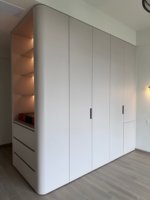 Armoire moderne sur mesure en bois massif avec coiffeuse, montage facile, idéale pour hôpital
