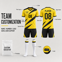 Ensemble de maillot et short de football personnalisé jaune et noir à rayures diagonales, respirant, pour l'entraînement quotidien des clubs de football amateurs