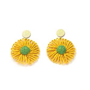 Boucles d'oreilles pendantes tendance, motif floral jaune et vert, placage or PVD, acier inoxydable 316L, durable et résistant - Product Image 1