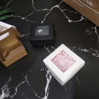 Boîte d'emballage pliable en carton kraft personnalisable pour cadeaux et aliments, recyclable avec impression dorée