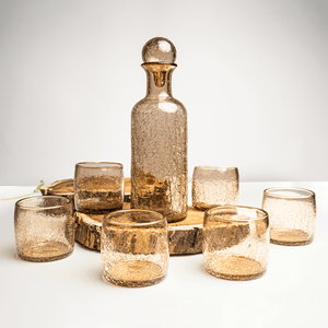 Carafe en verre soufflé KALYS Lella, cristal sans plomb, col fin, base stable, poignée à laver à la main, FOB Tunis, fabriqué en Tunisie - Product Image 1