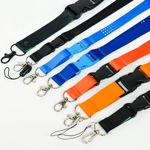 Cordón Impreso de Longitud Ajustable con Clip Metálico Tipo Bulldog, Gancho en J y Anillo para Llaves Desmontable para un Uso Versátil y Fácil Fijación - Product Image 2