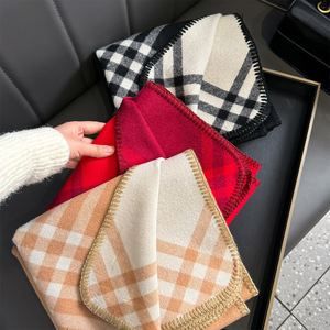 Écharpe <span class=keywords><strong>Plaid</strong></span> Femme Hiver Polyvalente Chaude Épaisse en Polyester Longue Écharpe Châle Tendance Luxe Léger Haut de Gamme Chauffe-Cou - Product Image 4