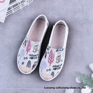 Chaussures basses décontractées d'été respirantes en toile style Pékin ancien pour femmes, mères et étudiantes – Vente en gros, couleur blanche - Product Image 2