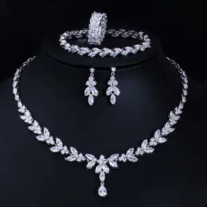 Kalung Wanita Zircnon Aaa Berlapis Emas Putih 18K, Anting-Anting, Gelang Cincin, Empat Set Perhiasan