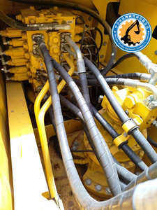 รถขุดมือสอง Komatsu PC220-7 ขนาด 22 ตัน บุ้งกี๋ 1 เมตร เครื่องยนต์ 125 กิโลวัตต์ พร้อมส่ง - Product Image 3