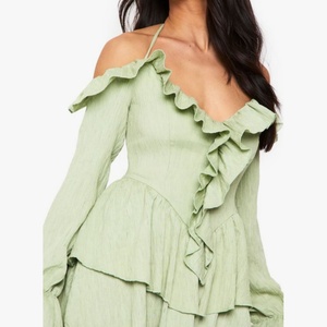 Nuevo Diseño de Vestido Mini con Hombros Descubiertos y Volantes, Vestido de Verano de Gasa Arrugada con Mangas Largas y Capas para Mujer - Product Image 4