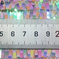 Tissu de maille de polyester brodé de paillettes de rectangle carré de 3mm * 9mm pour le costume d'étape
