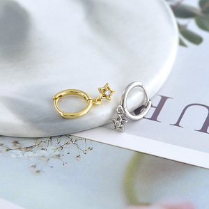 كوكبة مطلية بالذهب أقراط طارة نجمة نحاسية للنساء خماسية قابلة للتكديس لتاريخ الليالي اليومية - Product Image 4