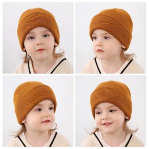 Vente en gros en stock – Bonnets tricotés automne-hiver pour garçons et filles, avec logo personnalisé, couleur unie, pour enfants et bébés, bonnets chauds - Product Image 4