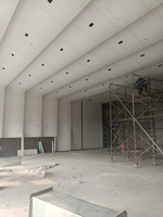 Plafond à motif personnalisé transmettant la lumière, motif nuageux, esthétique, résistant aux UV, pour galerie d'art, centre culturel