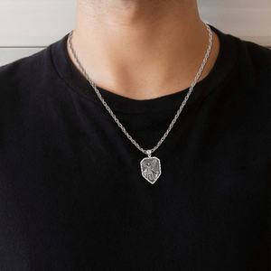 Collar con colgante de San Miguel Jesús grabado en forma de escudo de Plata de Ley 925 para hombres - Product Image 4