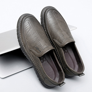 Mocassins en cuir perforé respirant pour hommes, bout rond, à enfiler, chaussures décontractées d'été, semelle extérieure en caoutchouc, doublure en PU - Product Image 3