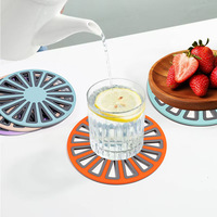 Sous-verre en silicone sur mesure, créatif, résistant à la chaleur, tapis de tasse à café ajouré, tapis de table double face à motif floral pour la maison