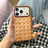 Coque de téléphone double couche créative et amusante avec breloque biscuit soda pour iPhone 17 Pro Max, iPhone 16, iPhone 15 – Housse de protection unique et tendance