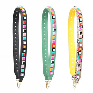 Sangle d'épaule colorée à rivets pyramidaux pour sacs à main, sangle de <span class=keywords><strong>sac</strong></span> cloutée multicolore, sangle de remplacement en cuir PU pour <span class=keywords><strong>sac</strong></span> à main DIY - Product Image 4