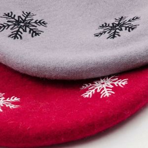 Boina Francesa con Bordado Personalizado de Copos de Nieve, Estilo Invernal, para Dibujantes y Artistas, Boina de Lana Vintage para Mujer - Product Image 4