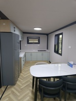 Maison conteneur préfabriquée intégrée de haute qualité, prête à l'emploi, extensible, facile à assembler, 2026, 40FT 20FT, bureau avec toilettes