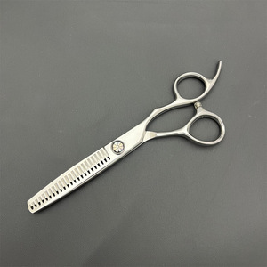 Tijeras de Adelgazamiento Invisibles Z3 de 6 Pulgadas, Acero Inoxidable 440C, Tijeras de Peluquería para Diestros, Uso Profesional, con Tornillo Floral - Product Image 1