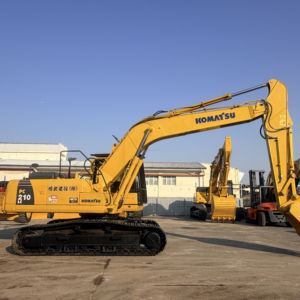 Excavatrice Komatsu PC210, poids opérationnel de 20 tonnes, bon état de marche, d'origine japonaise, d'occasion, pelle d'occasion à vendre à Shanghai - Product Image 1
