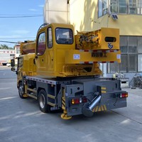 Une grue montée sur camion de 16 tonnes en provenance de Chine, équipée d'une télécommande, convient aux industries de la logistique et de la construction