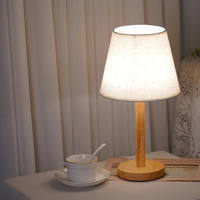 Lampe de bureau USB en bois massif de style européen avec télécommande, veilleuse LED compacte, éclairage d'ambiance pour chambre à coucher et dortoir