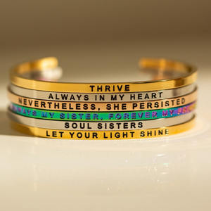 Nedeins — bracelet personnalisé, manchette gravée, à la mode - Product Image 1