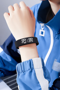 Bracelet intelligent numérique étanche avec alarme vibrante silencieuse, réveil électronique <span class=keywords><strong>pour</strong></span> hommes - Sport, course à pied, noir - Product Image 6