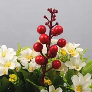 Atacado simulação pequenas plantas em vaso, pequena planta de frutas vermelhas para decoração da árvore de natal