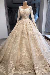 Vestido de boda de lujo de manga larga, con encaje y cuentas - Product Image 2