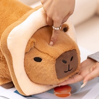 Peluche Capybara Mignonne avec Collier Fleur de Toast, Jouet en Peluche Doux, Poupée Capybara en Peluche, Rongeur Moelleux pour Enfants et Décoration Intérieure